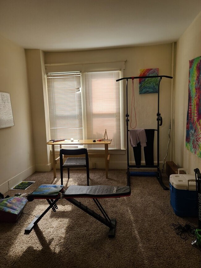 Building Photo - 810 N Coler Ave