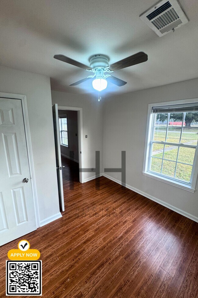 Building Photo - 1906 N Maryvale St