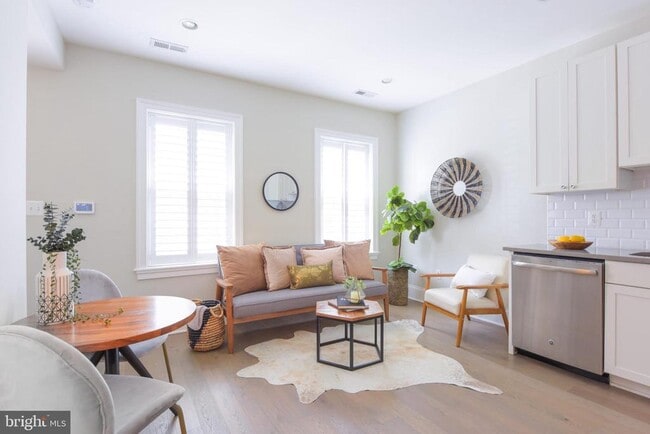 Primary Photo - 3921 Fulton St NW