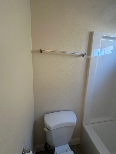 Building Photo - 1908 N Spring