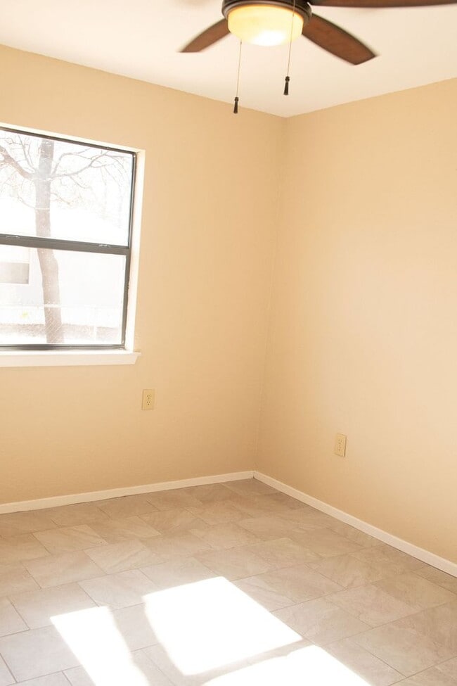 Building Photo - Newly Remodeled 3/2/1 on Wooded Lot