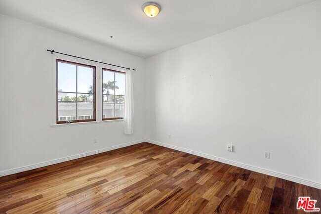 Building Photo - 744 N Alfred St