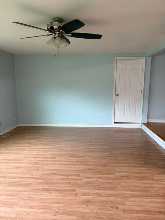 Building Photo - Rental Home