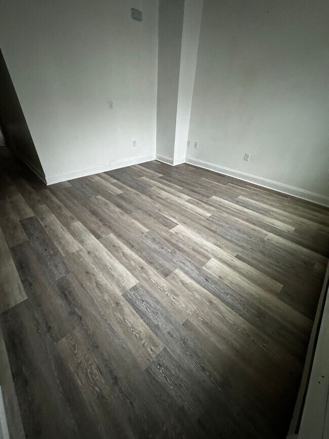 Building Photo - 370 N 10th St