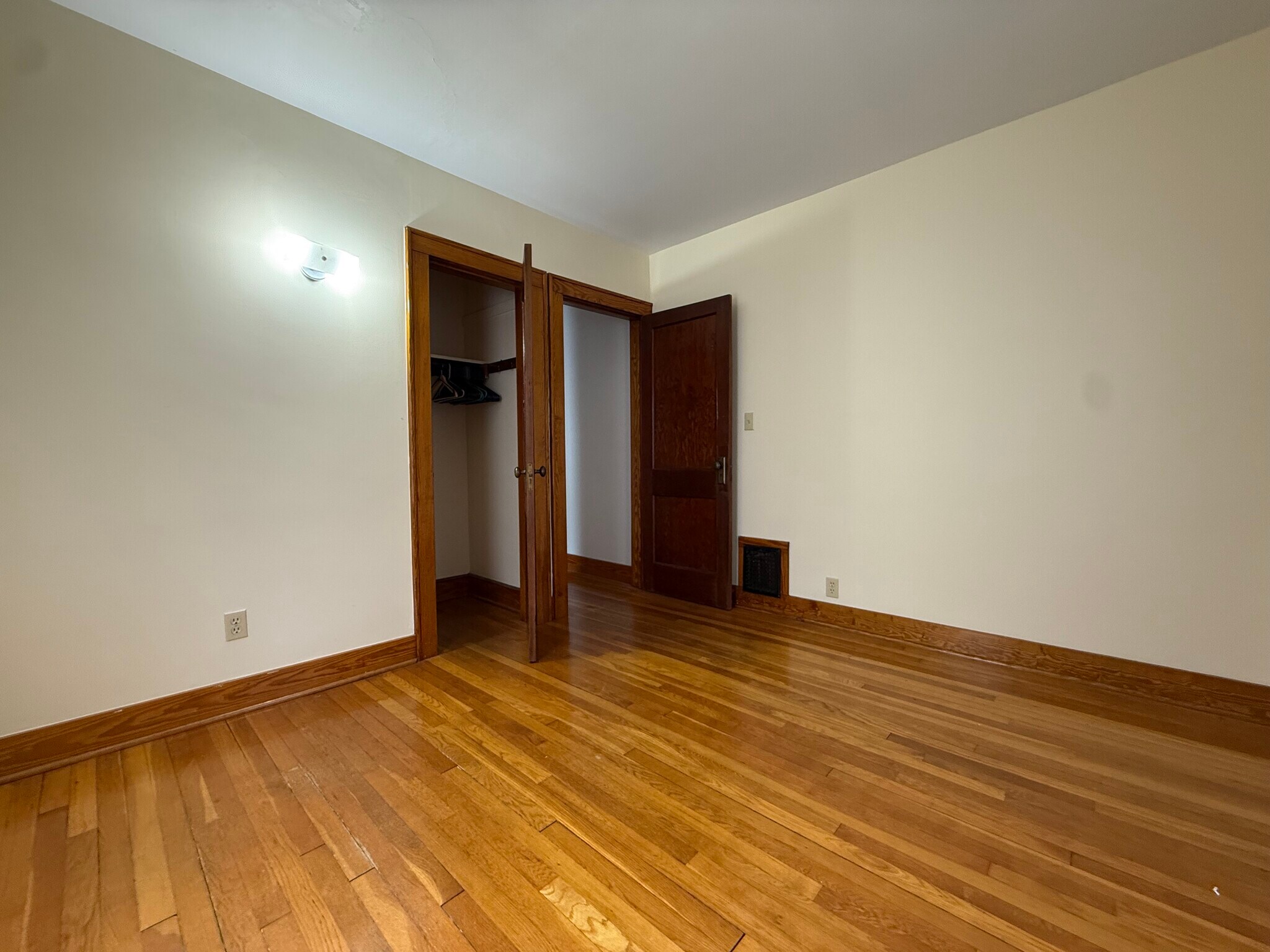 Building Photo - 23 Linden St