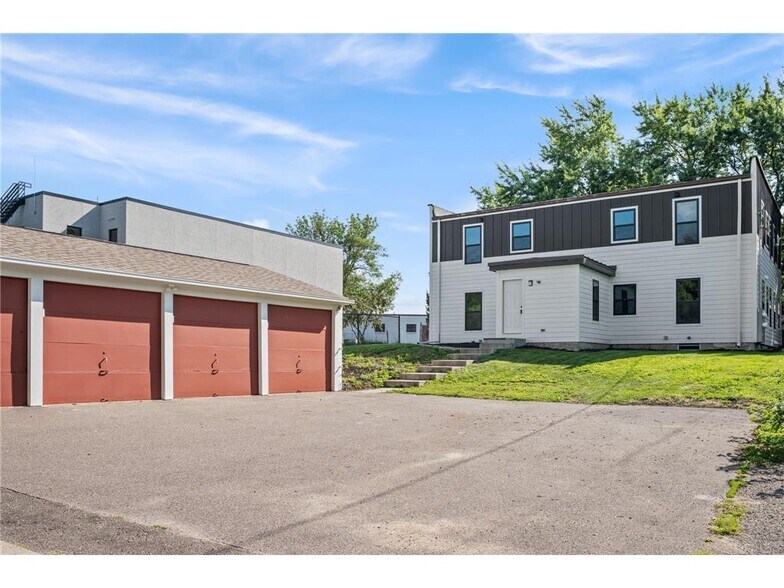 Building Photo - 3379 Brownlow Ave