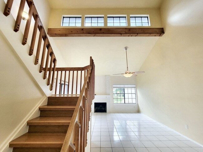 Building Photo - Modern and Cozy 2/BR 2/BA Home in Gated Co...