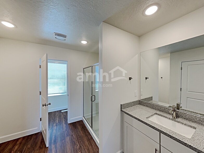 Building Photo - 321 North St