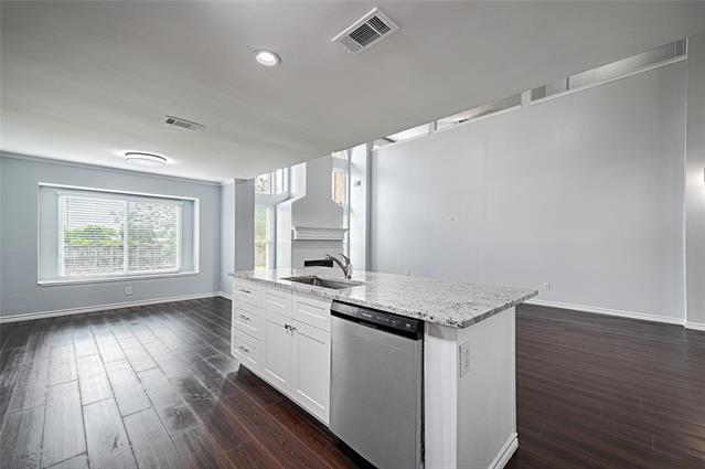 Building Photo - 6703 Meadowcrest Dr