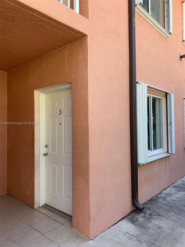 Building Photo - 452 SW 10th St