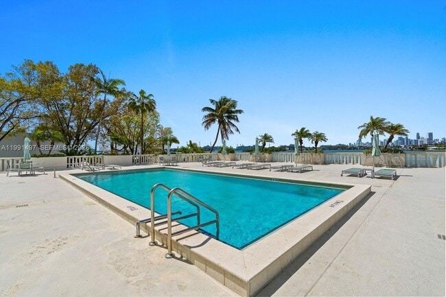 Building Photo - 5 Island Ave