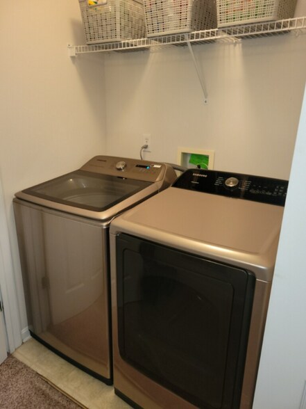 Building Photo - 307 Rosewood Dr
