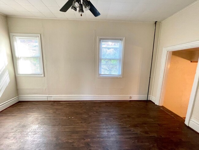 Building Photo - Mt. Washington house, 3 bedroom 2 1/2 bath house with great kitchen, yard, laundry June 1st