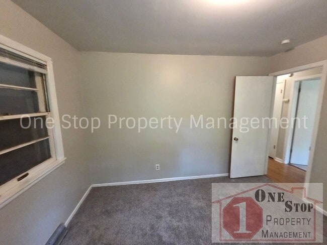 Building Photo - Adorable 2 Bedroom, 1 Bathroom, 1 Car Garage House in Independence!