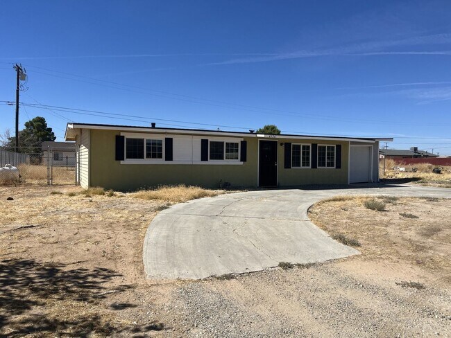 Building Photo - 8736 Aspen Ave