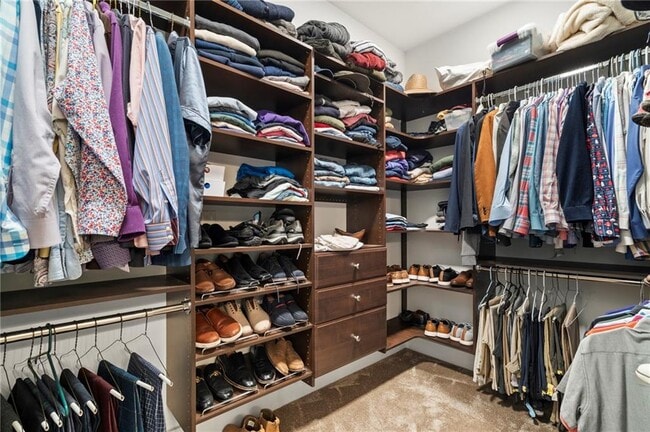 Building Photo - 175 STONELEDGE TRCE N