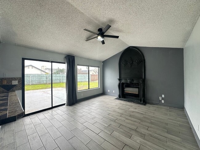 Building Photo - Four Bedroom