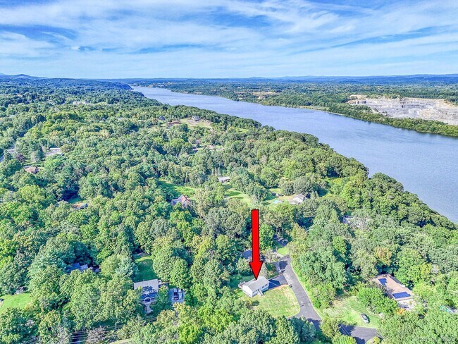 Building Photo - 11 Hudson Bluff Dr