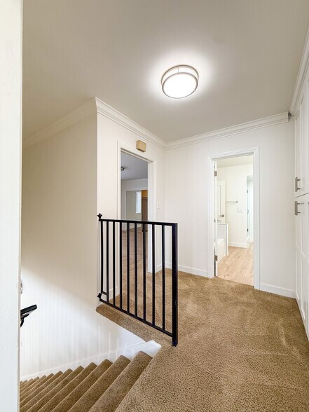 Building Photo - 9319 Alcott St