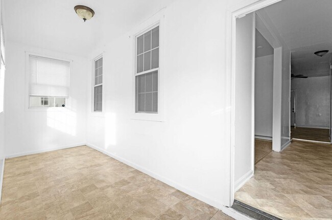 Building Photo - 3 Bed 2 bath Home For Rent in Newport News