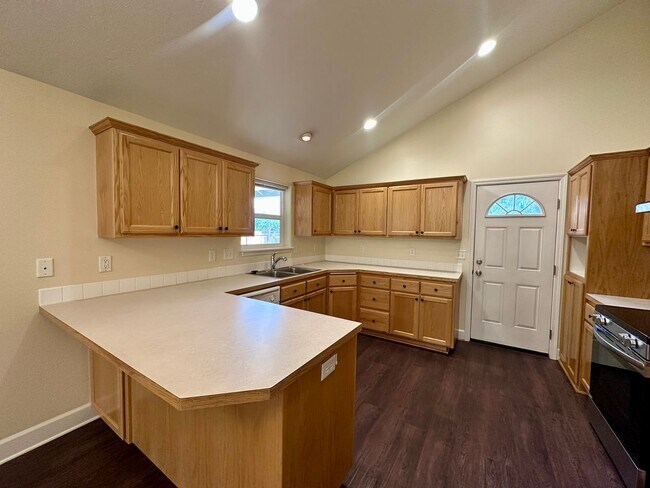 Building Photo - 6204e