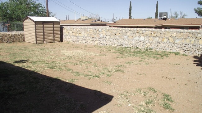 Building Photo - Northeast El Paso 3 bed with Refrig A/C
