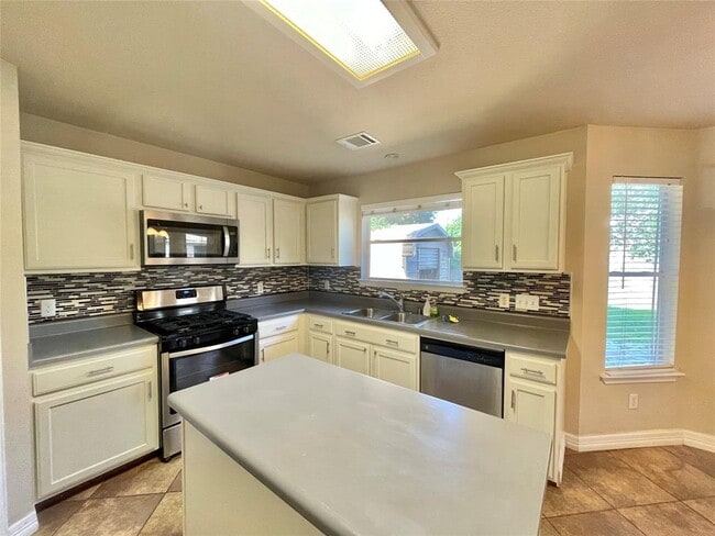 Building Photo - 10512 Hainsworth Park Dr