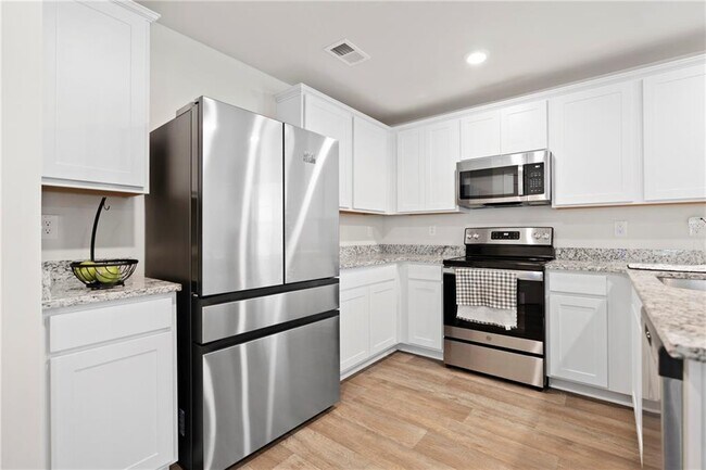 Building Photo - 3540 Station Dr