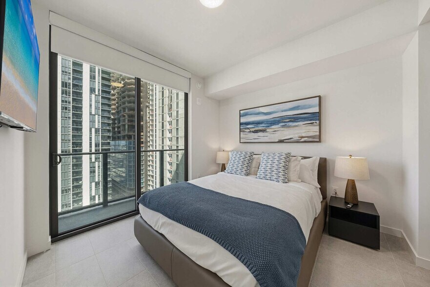 Building Photo - 121 NE 5th St