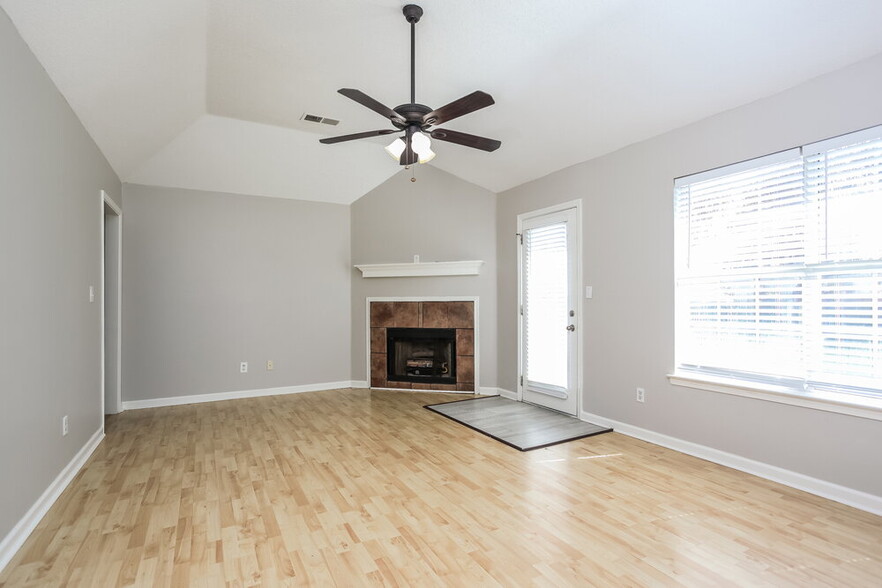 Building Photo - 1301 Custer Dr E