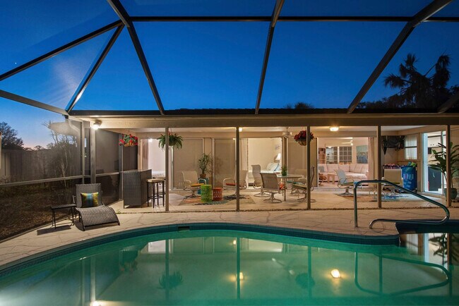 Building Photo - 7423 Dickens Dr