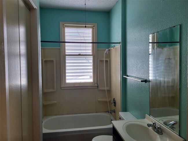 Building Photo - 4401 Ave Q 1/2