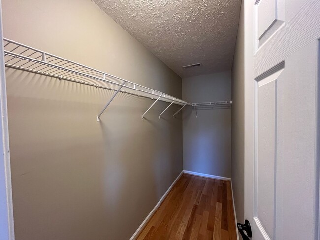 Building Photo - 696 Wyndhurst Dr