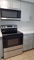 Building Photo - 9371 Fontainebleau Blvd