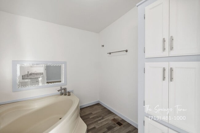 Building Photo - MODERN UPGRADES AND RURAL LIVING IN PEYTON - Security Deposit Waiver Available