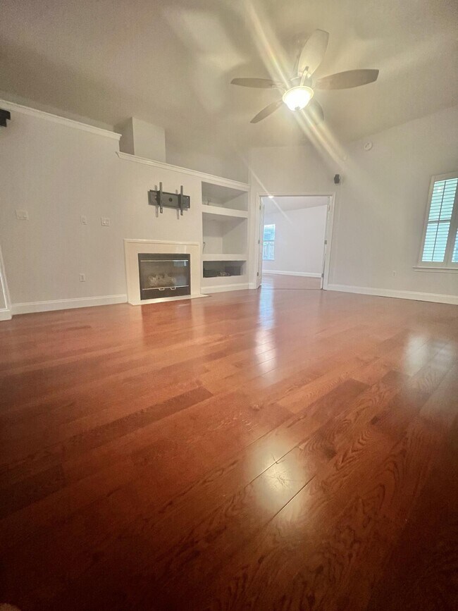 Building Photo - 4204 White Tail Cir