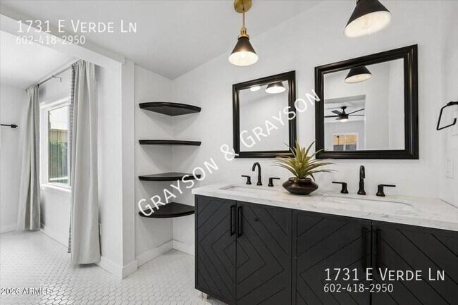 Building Photo - Beautiful Brick Home in Phoenix
