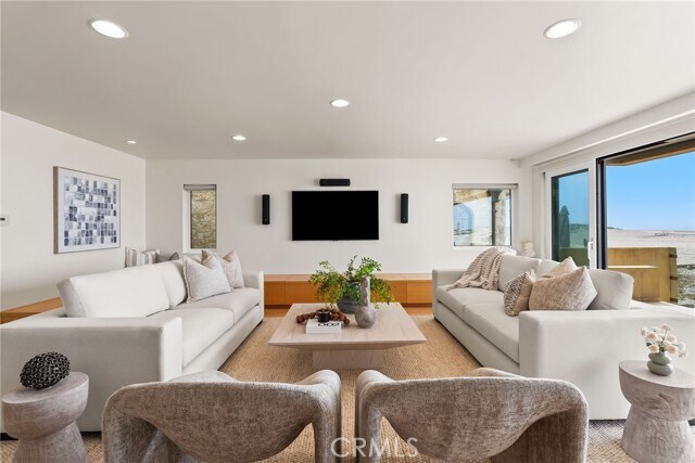 Building Photo - 1554 E Oceanfront
