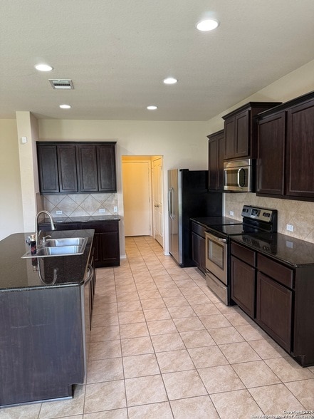 Building Photo - 2055 Trumans Hl