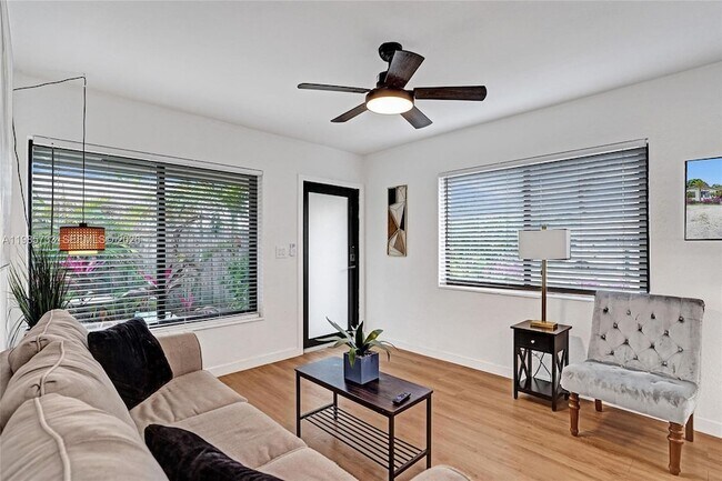 Building Photo - 754 NE 40th St