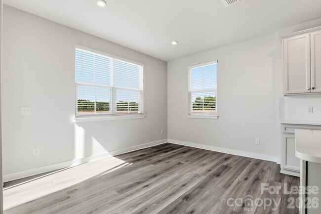Building Photo - 862 Heathway Dr