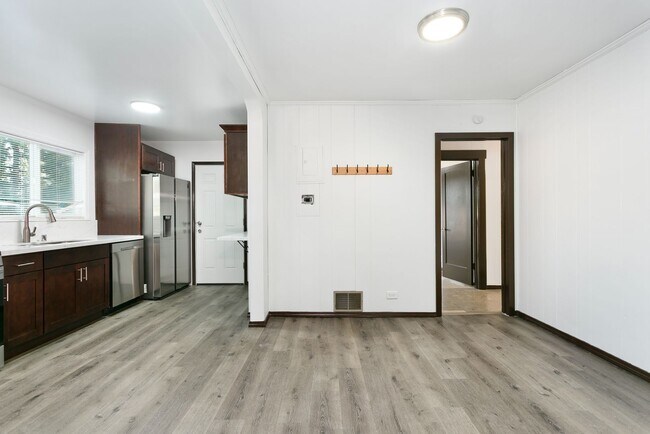 Building Photo - 3 bd 1 bath home