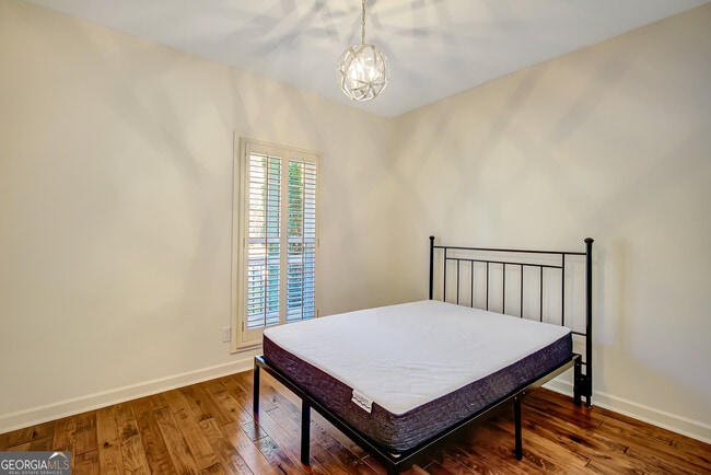 Building Photo - 112 Cottage Grove