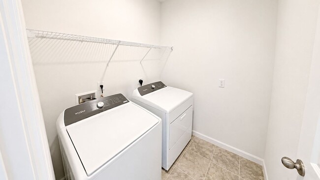 Building Photo - 2404 White Tail St