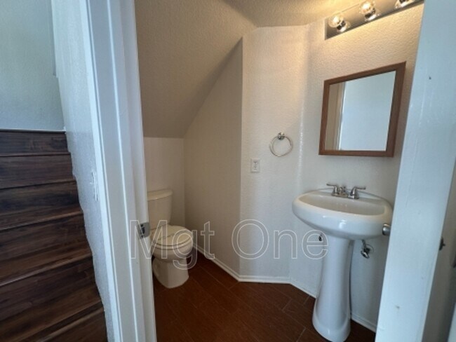 Building Photo - 1240 Lilac Ridge Dr