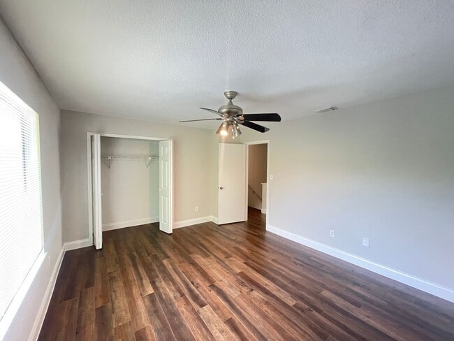 Building Photo - 7800 Fernbrook Way
