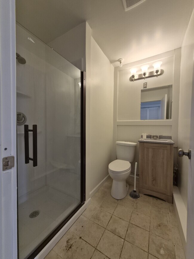 Building Photo - 5309 W Hill Dr