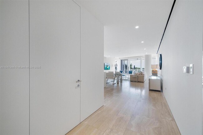 Building Photo - 9001 Collins Ave