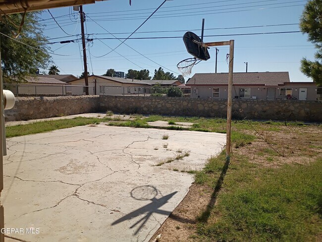 Building Photo - 8108 La Paloma Cir