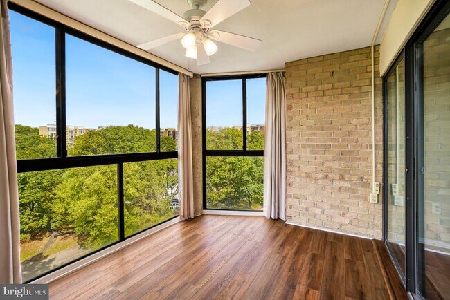 Building Photo - 15101 Interlachen Dr